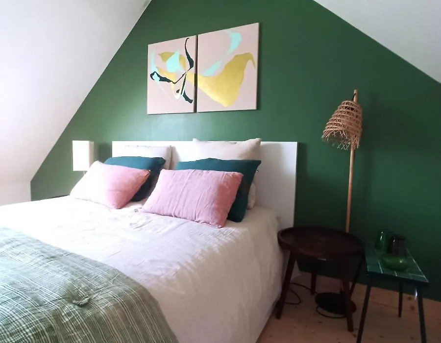 Chambre dans atelier d'artiste-1