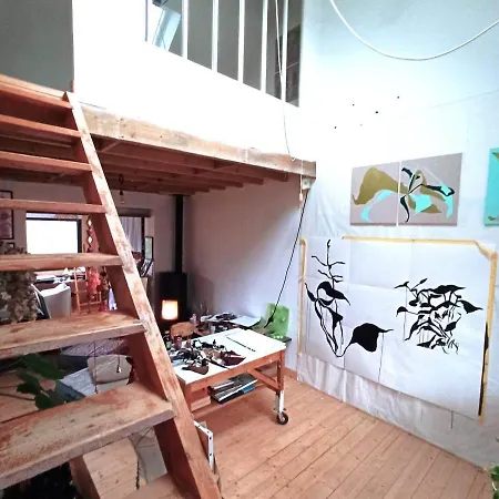 Chambre dans atelier d'artiste-2